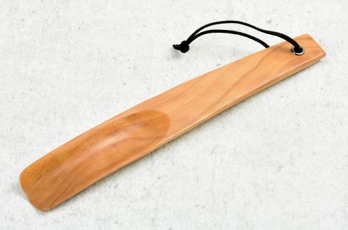 Obouvací lžíce dřevěná
