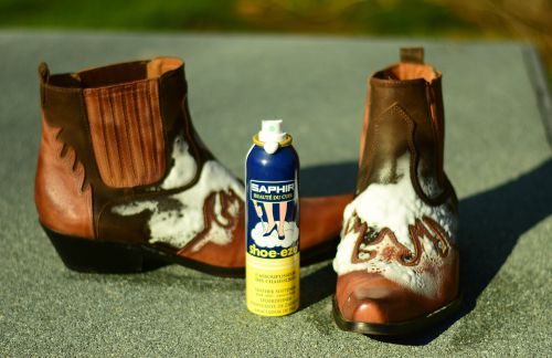 Jak změkčit ztvrdlé kožené boty uvolňovač ztvrdlé kůže nové boty