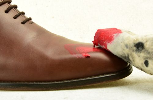 Krém na boty červený, jak krémovat boty